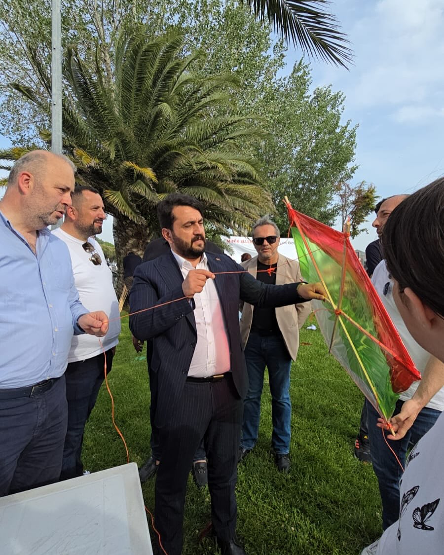 AK Parti Kartal Gençlik Kolları’ndan “Kartal’dan Gazze’ye Umuda Uçurtma” Etkinliği