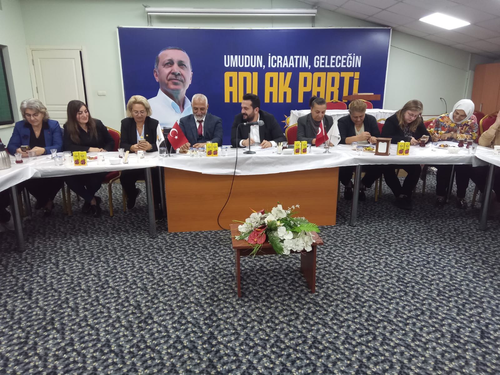 İlçe Başkanımız Haydar Göksoy, Kartalımızın Mahalle Muhtarlarıyla Bir Araya Geldi