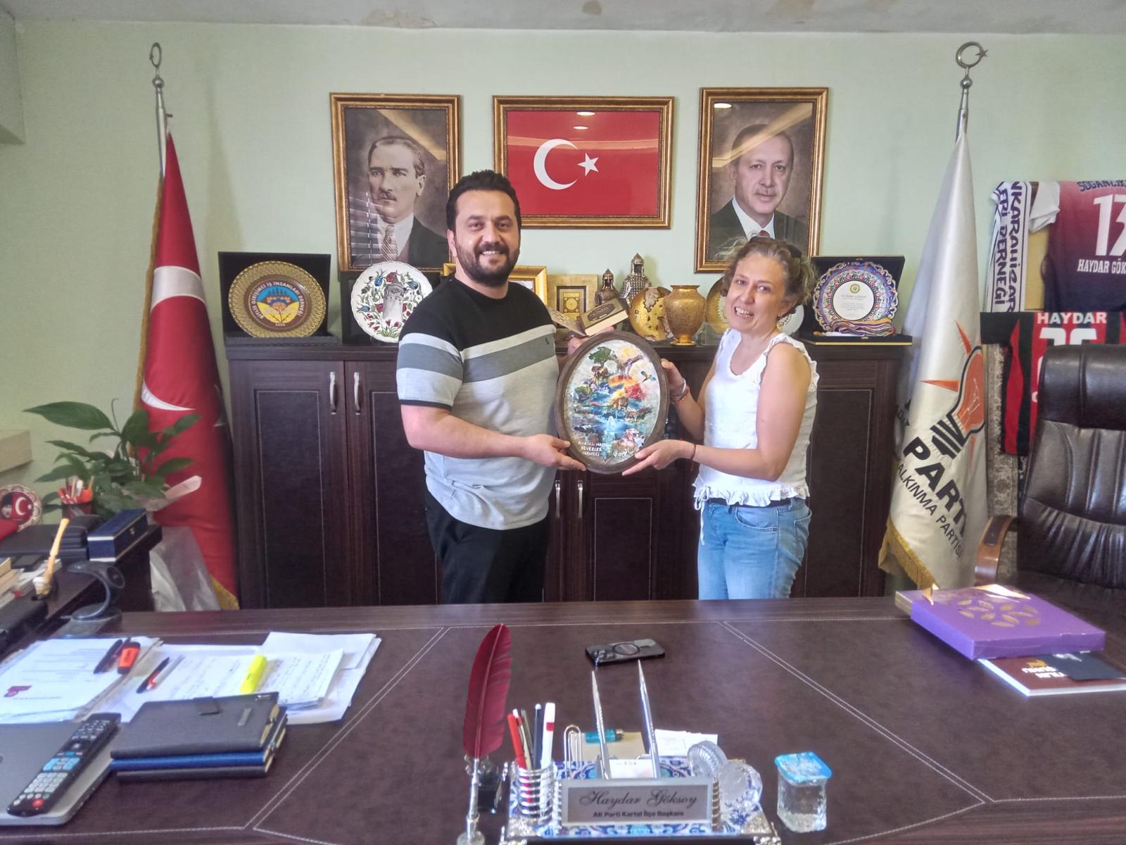 Kartal İlçe Başkanı Haydar Göksoy, Arefe Günü’nde AK Parti İlçe Başkanlığı’nda düzenlenen “Halk Günü” etkinliği kapsamında vatandaşlarla bir araya geldi.