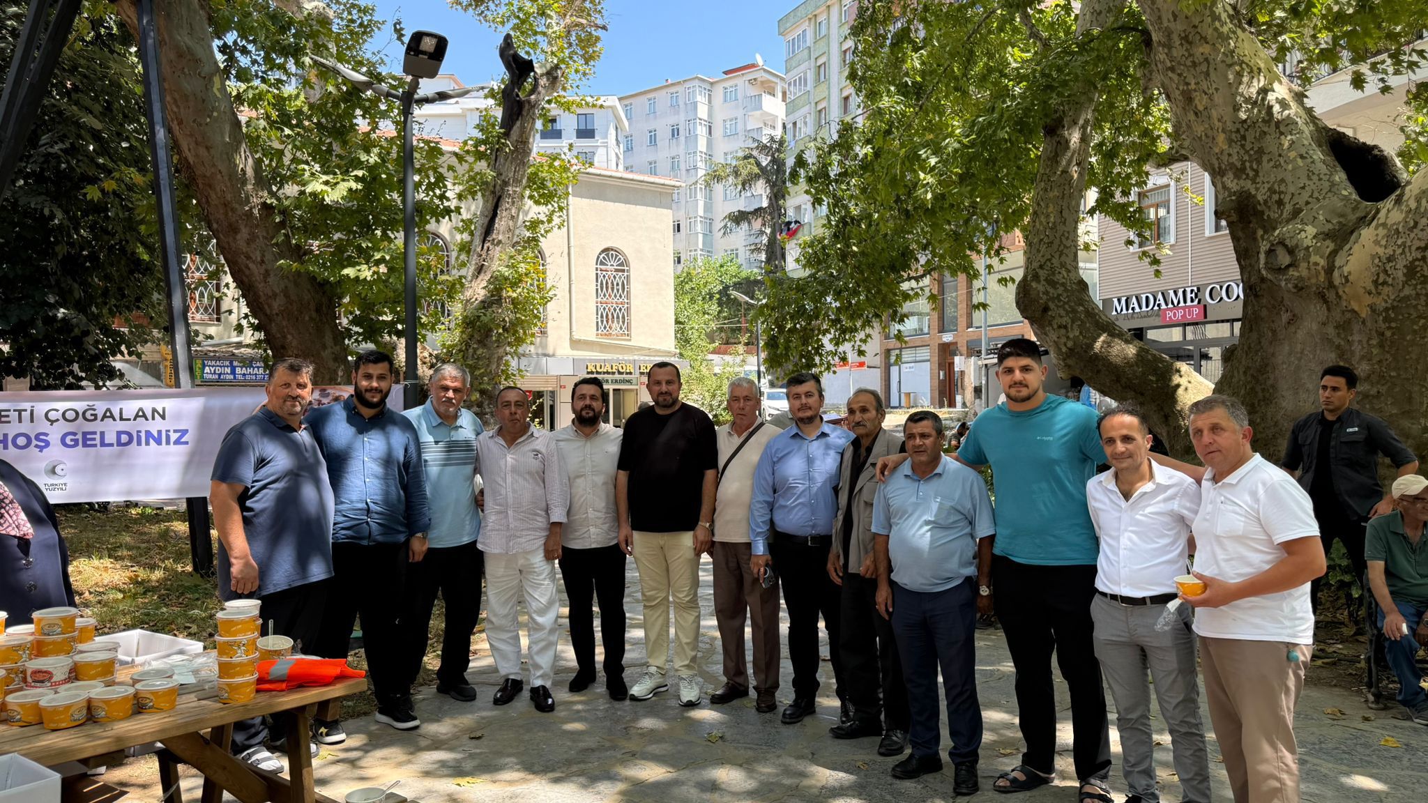 İlçe Başkanımız Sn. Haydar Göksoy’un Katılımıyla Kartal’da Aşure Dağıtımı Gerçekleştirildi