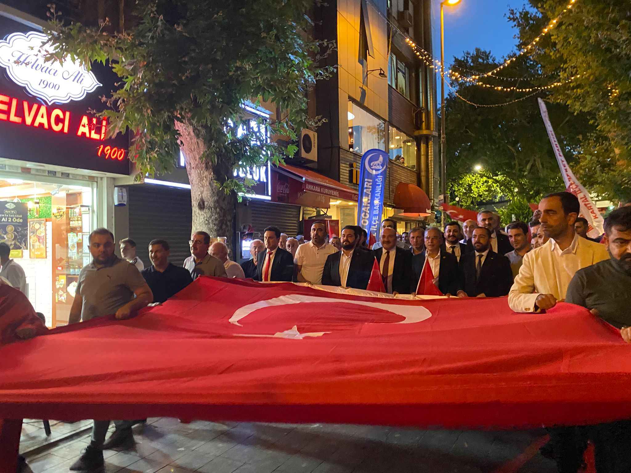 İlçe Başkanı Haydar Göksoy ve Teşkilat Mensupları 15 Temmuz Yürüyüşüne Katıldı