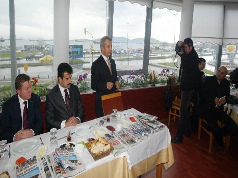 İLÇE BAŞKANLIĞIMIZDAN YEREL BASINA KAHVALTI